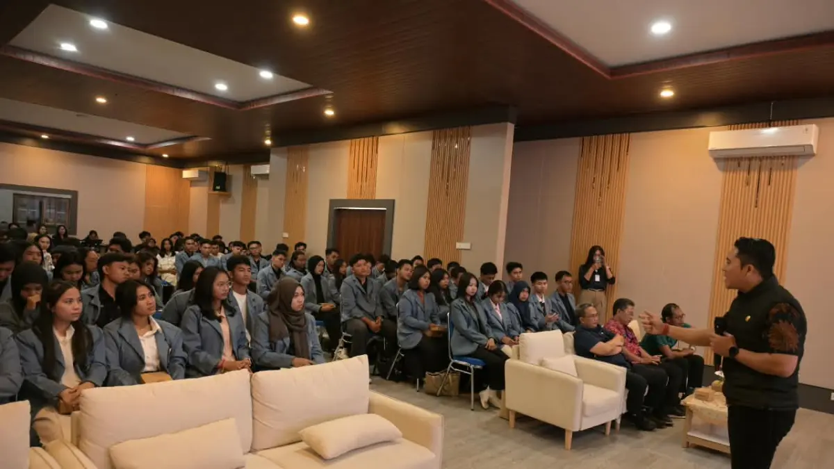 EDUKASI MAHASISWA: KPU Buleleng melakukan edukasi demokrasi kepada mahasiswa di FHIS Undiksha. (KPU Buleleng)
