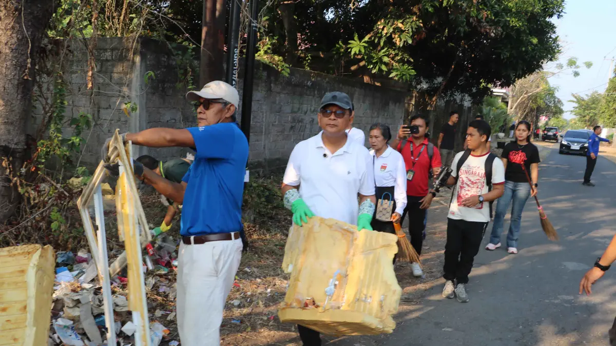 BERSIHKAN SAMPAH: Aksi pembersihan sampah serangkaian World Cleanup Day 2026. (Pemkab Buleleng)