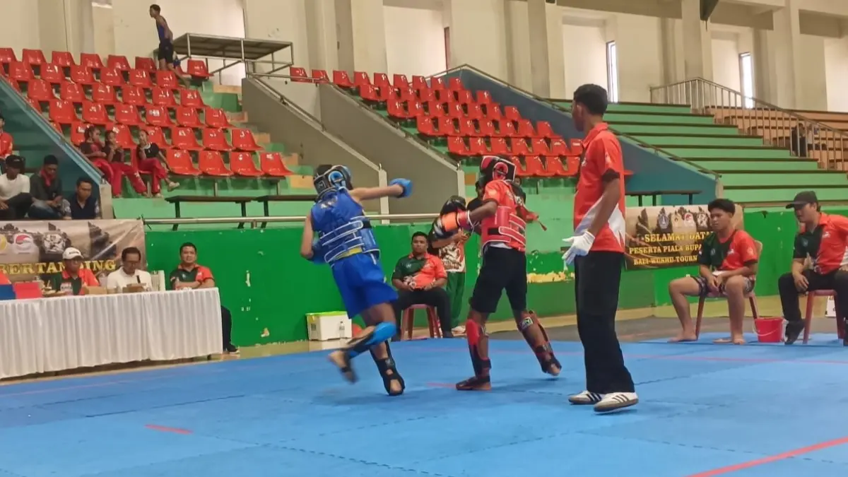 HADAPI KEJUARAAN: Suasana pada ajang Bupati Badung Cup Wushu Tournament 2026. (Wushu Buleleng)