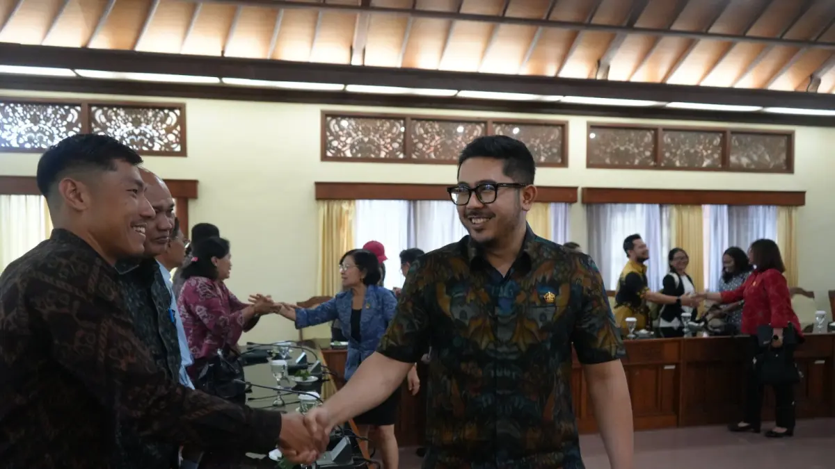 BAHAS UPAH MINIMUM: Suasana rapat Komisi II DPRD Buleleng bahasa upah minimum. (DPRD Bali)