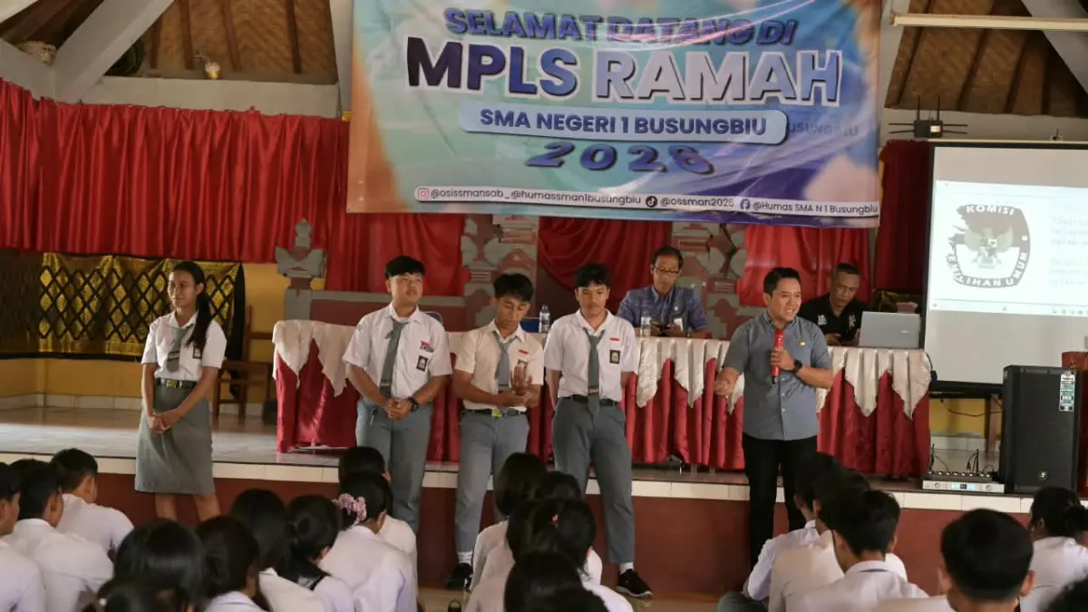 PENDIDIKAN DEMOKRASI: Sosialisasi dan pendidikan demokrasi kepada siswa SMAN 1 Busungbiu. (KPU Buleleng)