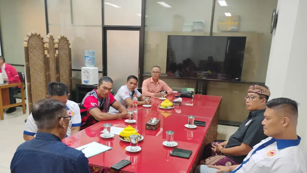 MENUJU KEJUARAAN DUNIA: Suasana audiensi pengurus PBFI Bali dan atlet yang akan berlaga pada kejuaraan binaraga di Thailand. (PBFI Bali)