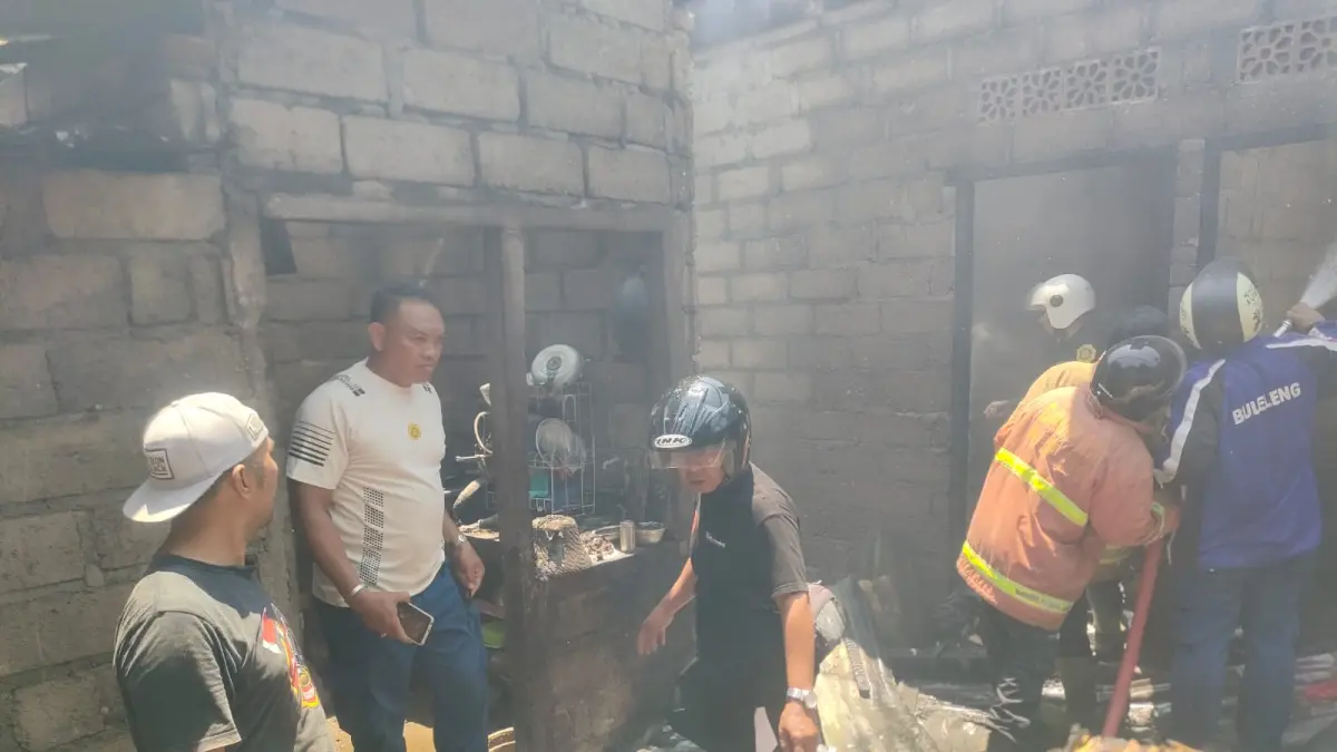 LUDES TERBAKAR: Rumah penjahit di Desa Giri Emas, Buleleng, ludes terbakar pada Jumat (18/9/2026). Diduga kebakaran dipicu oleh api dupa. (Polsek Sawan)