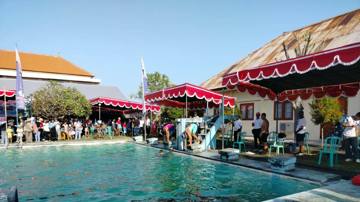 ATLET MUDA: Kejuaraan Renang Mola-Mola Cup II yang digelar di Kolam Renang Mumbul Singaraja. (Akuatik Buleleng)
