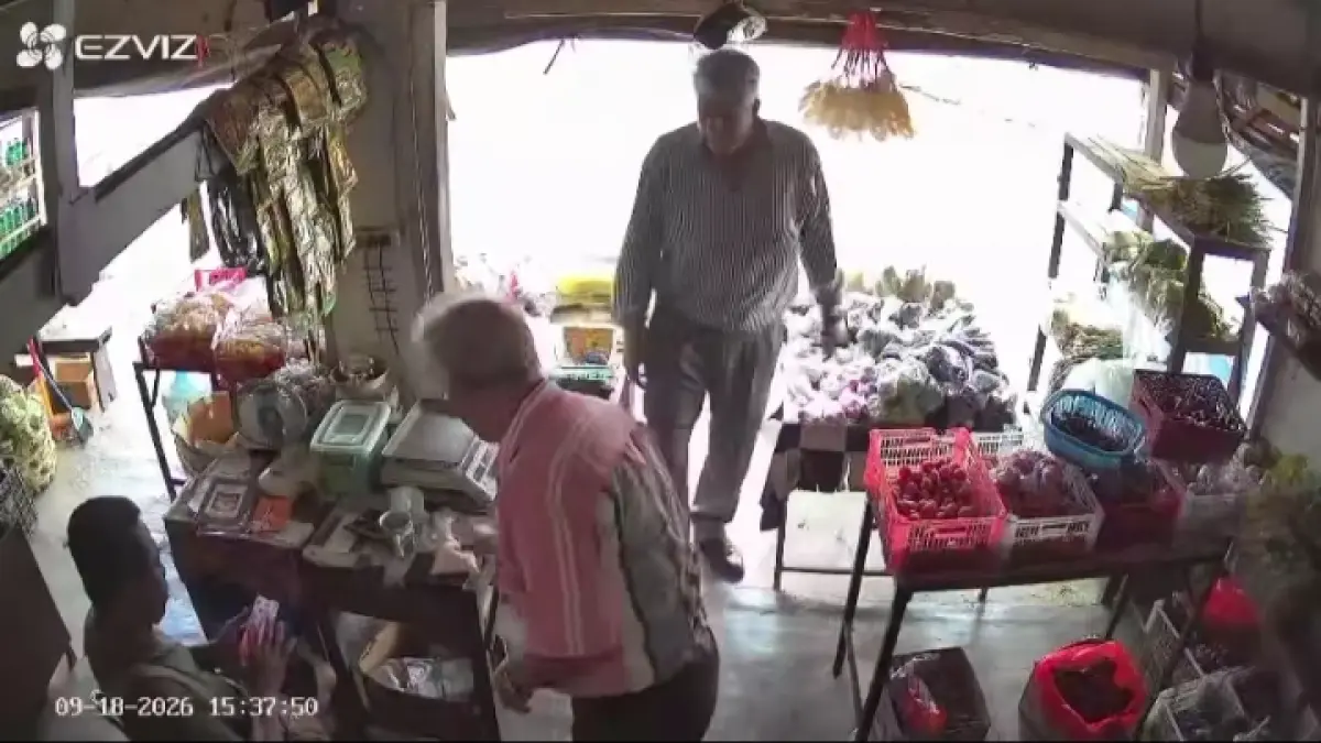 LAKUKAN AKSI HIPNOTIS: Dua orang WNA diduga melakukan aksi hipnotis kepada pedagang di Pasar Bajera untuk menggasak uang. (istimewa)