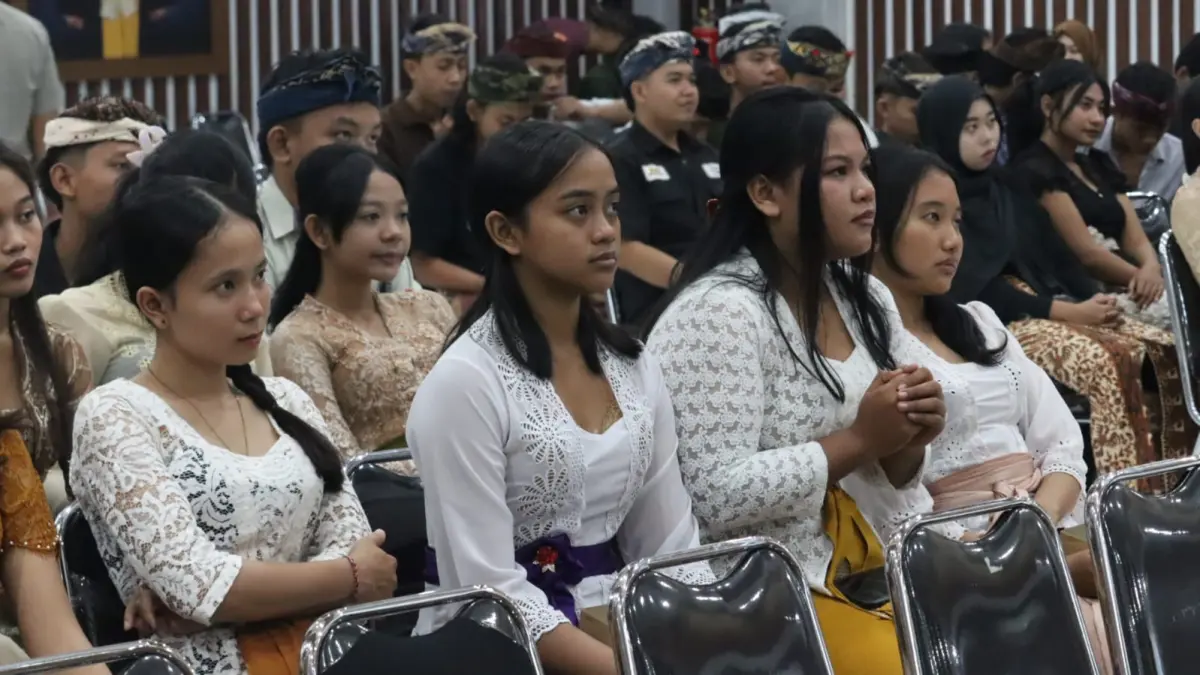 TANGKAL HOAKS: Suasana Dialog Wawasan Kebangsaan yang digelar Badan Kesebangpol Buleleng di STIE Satya Dharma Singaraja. (Pemkab Buleleng)