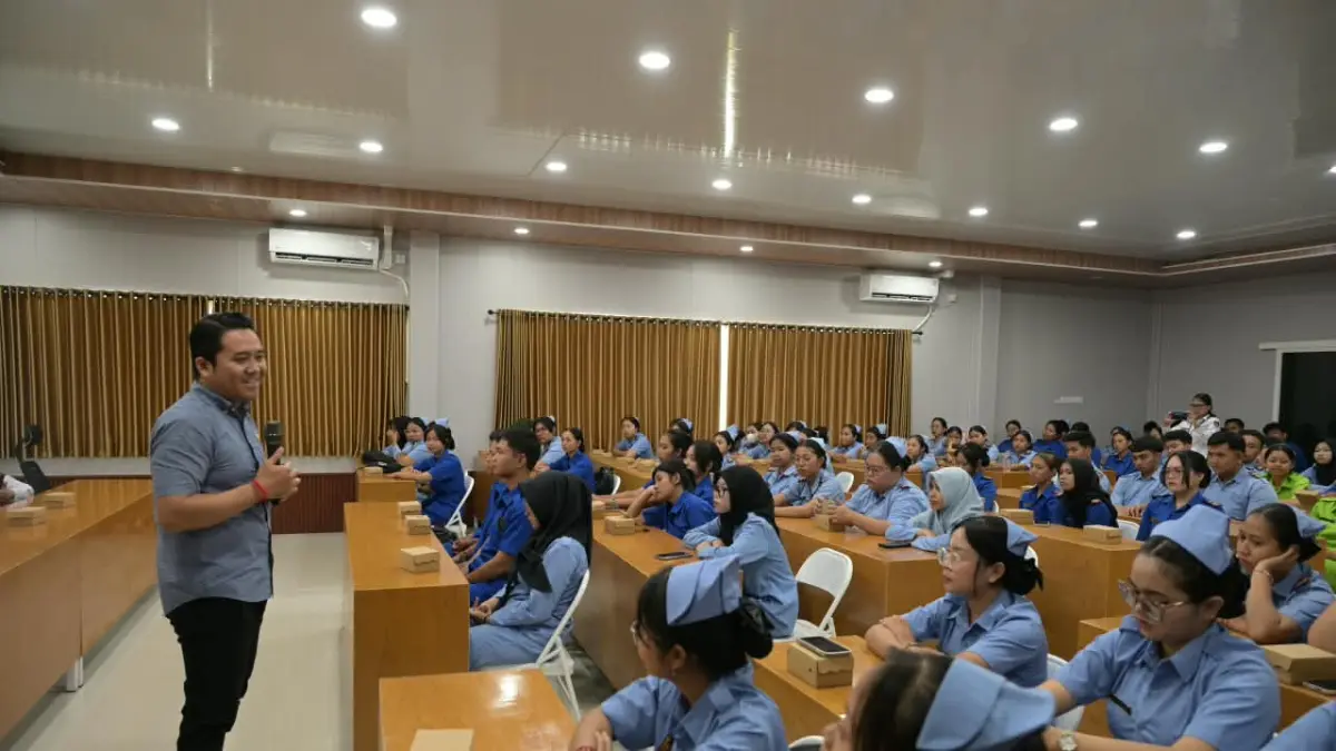 PENDIDIKAN DEMOKRASI: Suasana pendidikan demokrasi KPU Buleleng yang menyasar mahasiswa STIKES Buleleng. (KPU Buleleng)