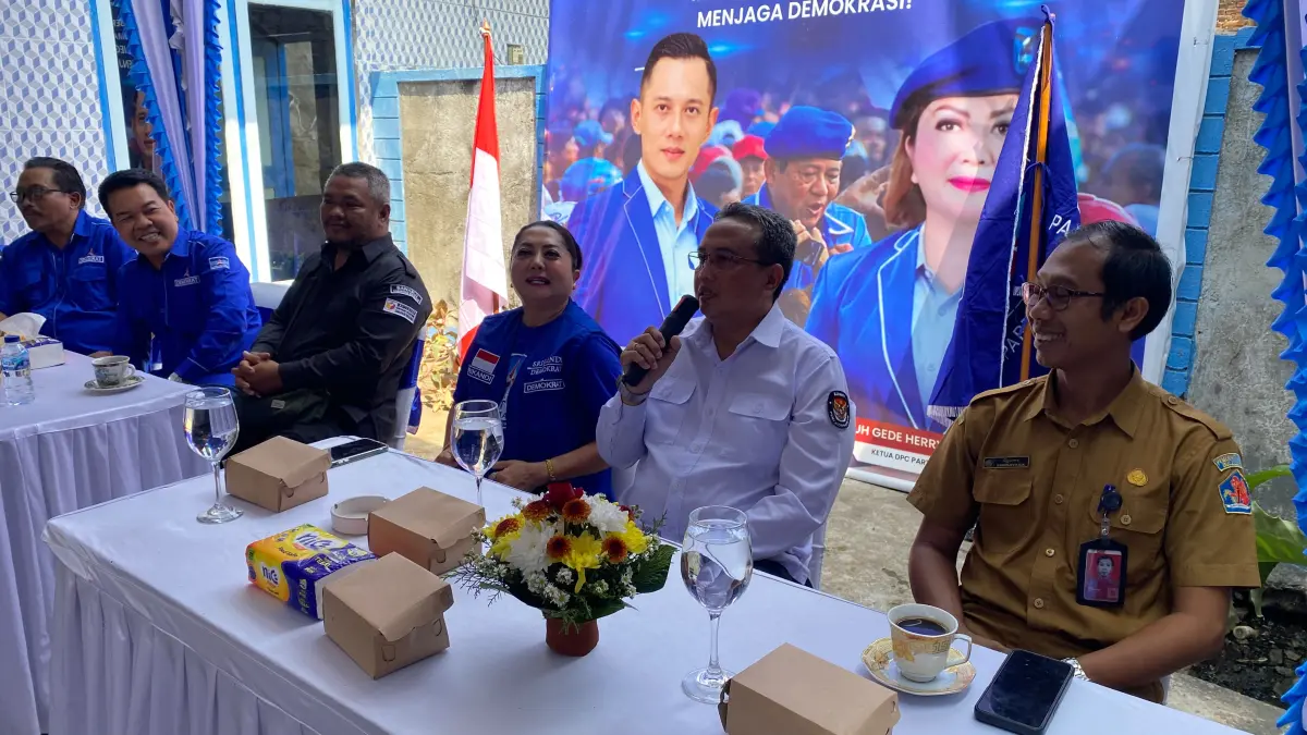 SILATURAHMI: Ketua KPU Buleleng, Komang Dudhi Udiyana (dua dari kanan) bersilaturahmi ke Demokrat Buleleng. (KPU Buleleng)