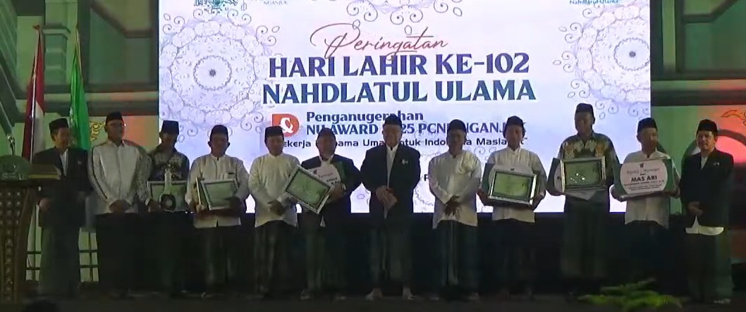 Pengurus Cabang (PC) Nahdlatul Ulama (NU) Nganjuk menggelar peringatan Hari Lahir (Harlah) ke-102 NU, Minggu malam (2/2).