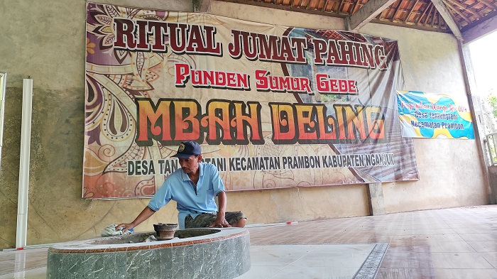 KERAMAT: Sumur Gede menjadi tempat berdoa warga Tanjungnom