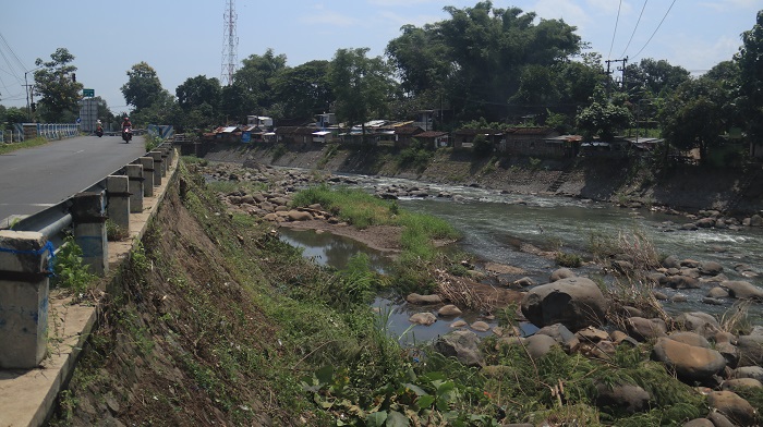 Proyek Bendungan Margopatut di Kecamatan Sawahan terancam macet. Hingga kemarin (13/2) belum ada kejelasan dari kelanjutan proyek tersebut. Padahal, Pemerintah Kabupaten (Pemkab) Nganjuk baru saja mer