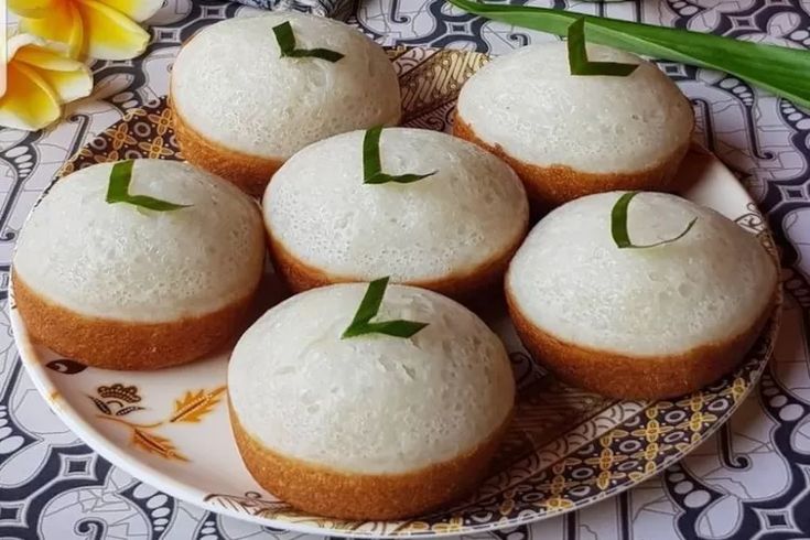 Kue apem menjadi makanan khas saat megengan