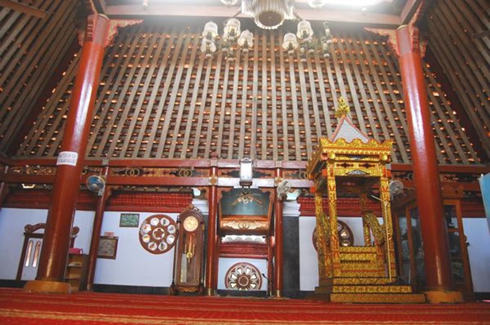Masjid Al-Mubarok (Kanjeng Jimat, Adipati Pertama Nganjuk)