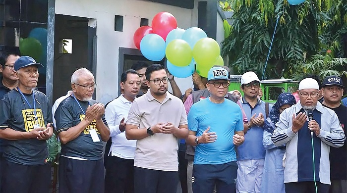 Wabup Nganjuk Mas Handy didampingi Seka Nur Solekan berdoa sebelum Jalan Sehat Baitul Izzah