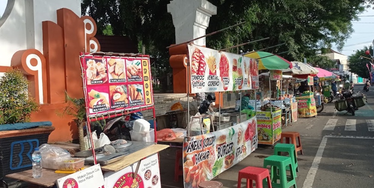 Stan takjil di pinggir jalan