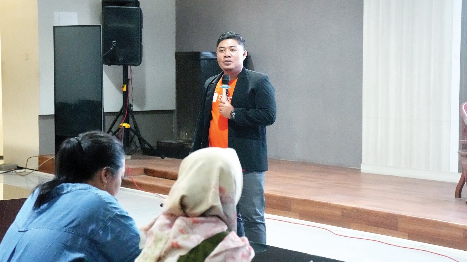 Pemerintah Kabupaten (Pemkab) Nganjuk memiliki fasilitas pelayanan publik baru. Namanya adalah Omah Tandang.