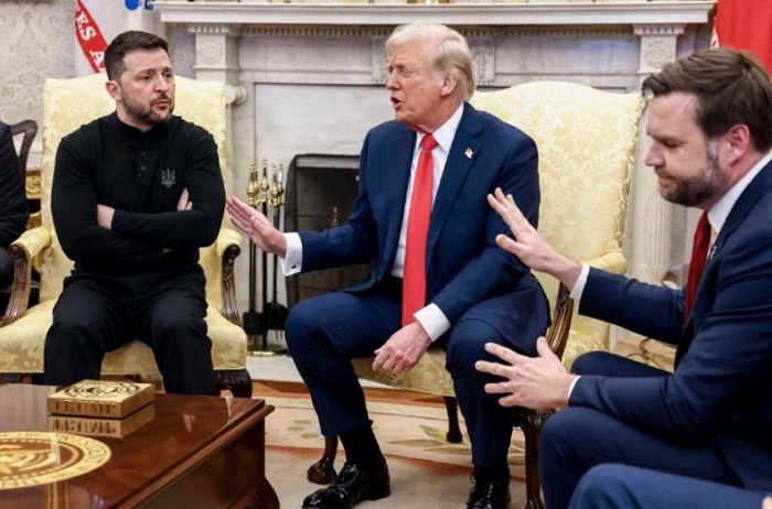 Kanan ke kiri, Presiden Ukraina Volodymyr Zelenskyy, Presiden USA Donald Trump, Senator JD Vance dalam pertemuan di Ruang Oval, Gedung Putih, USA.