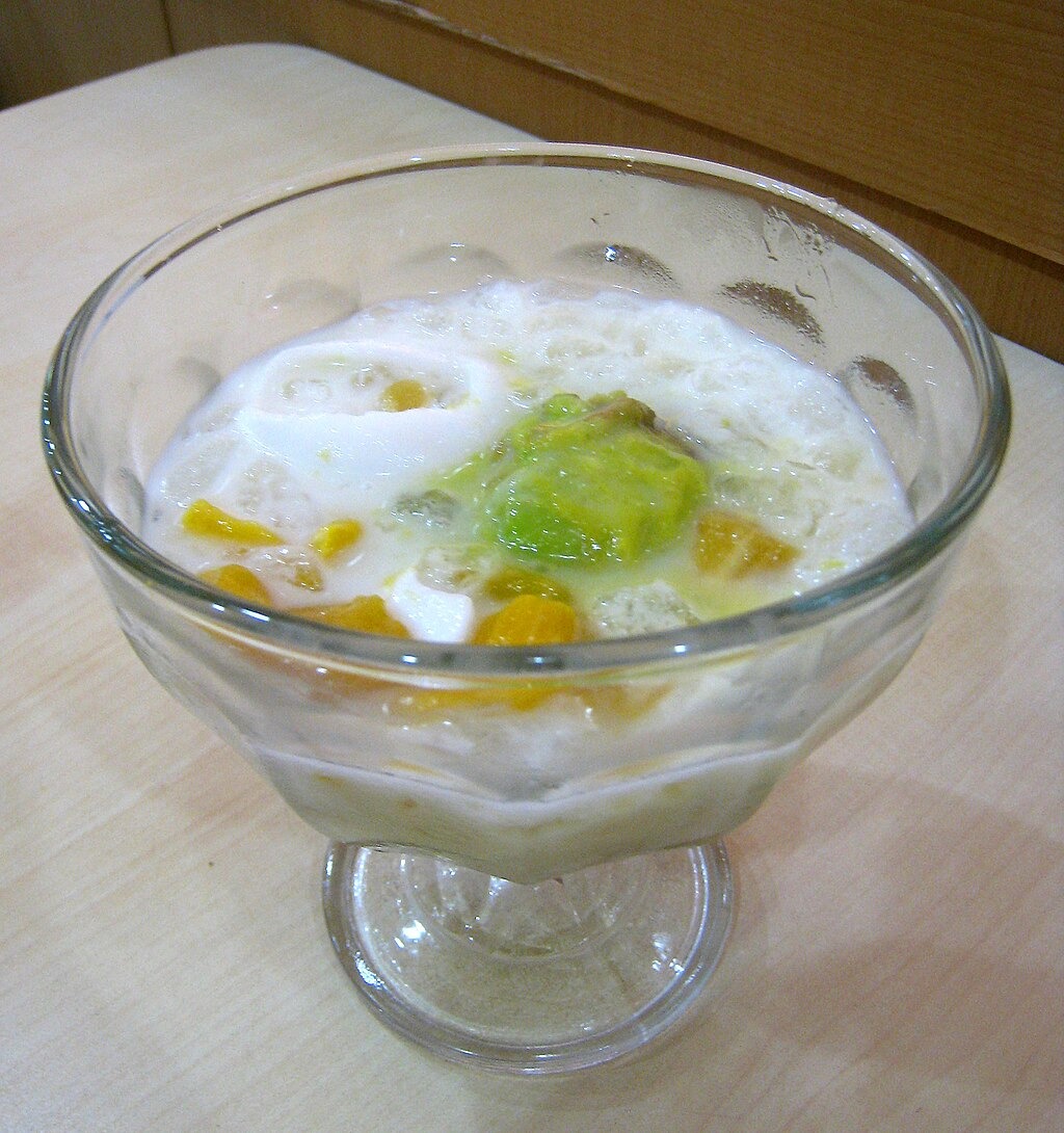 Es Teler jadi favorit takjil warga Nganjuk.