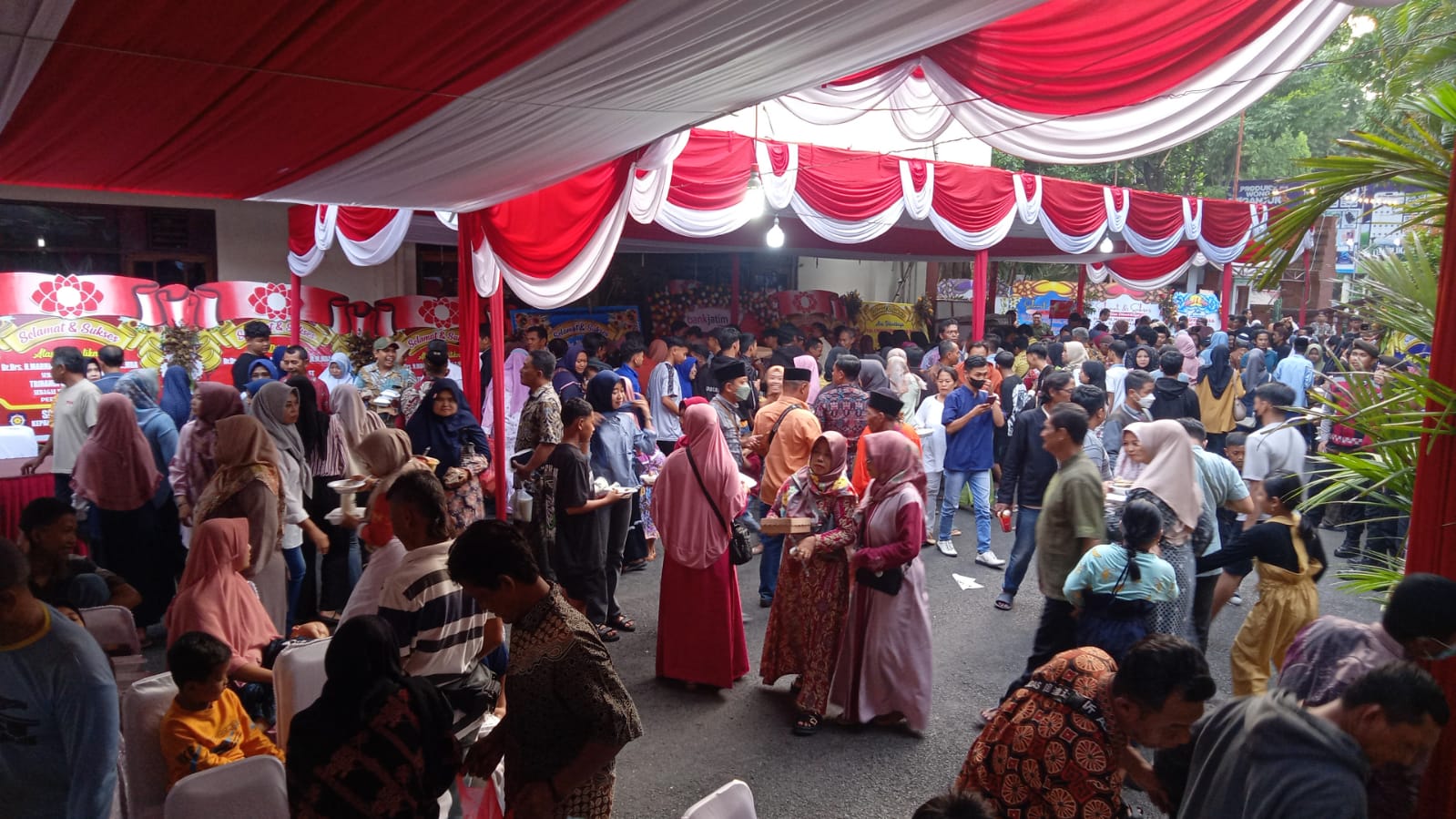 Ribuan Warga Nganjuk Buka Bersama