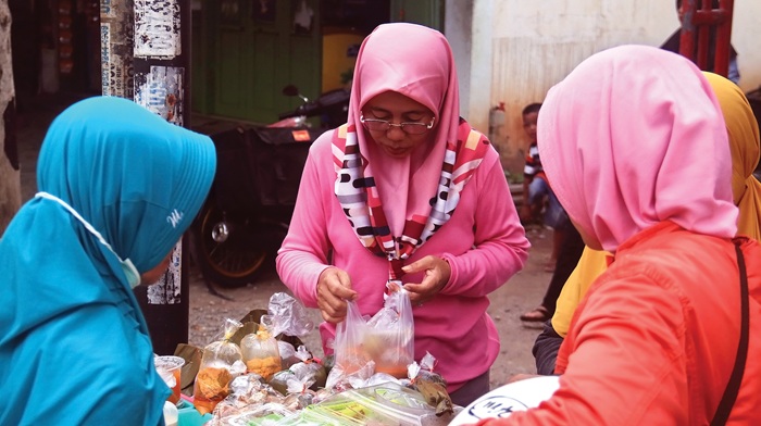 ⁠Pedagang Luar Kota ikut Jualan Takjil Ramadan di Pace Nganjuk