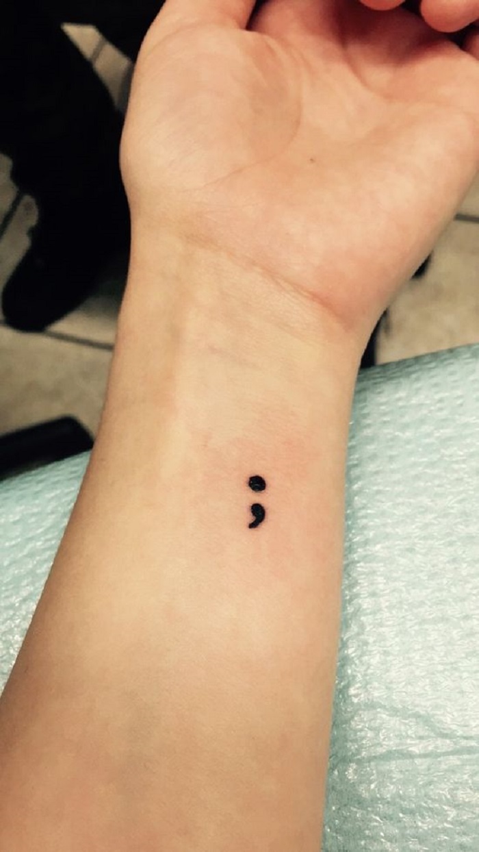 Simak Makna Psikologis tentang Simbol Semicolon yang Sering Dijadikan Tatto dan Aksesories