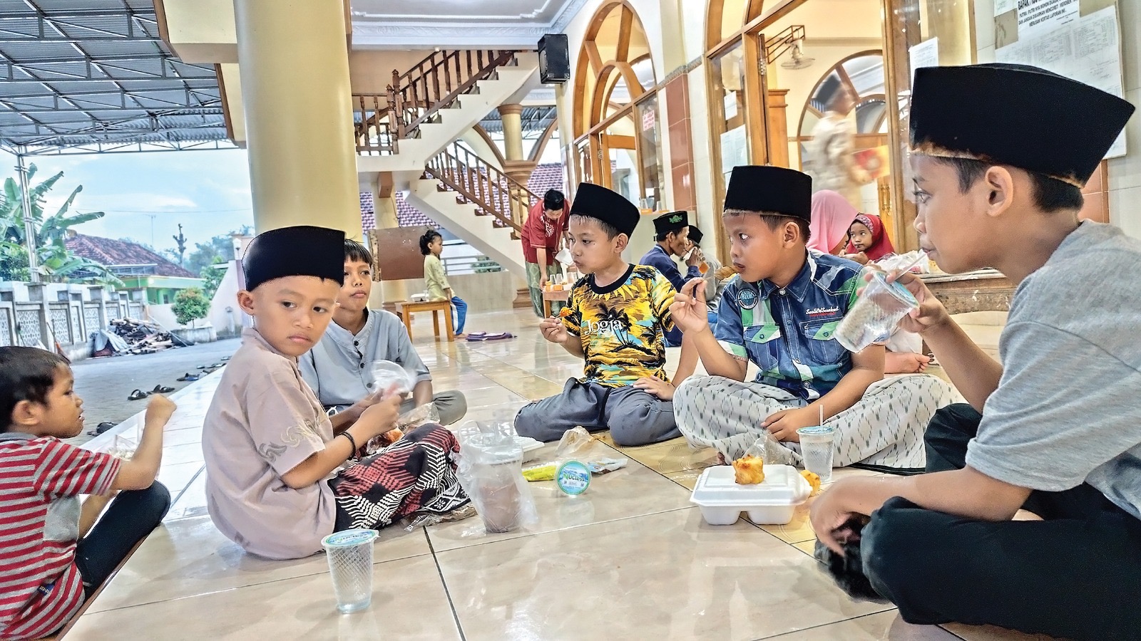 Masjid di Nganjuk ini Sediakan Ratusan Paket Berbuka Puasa