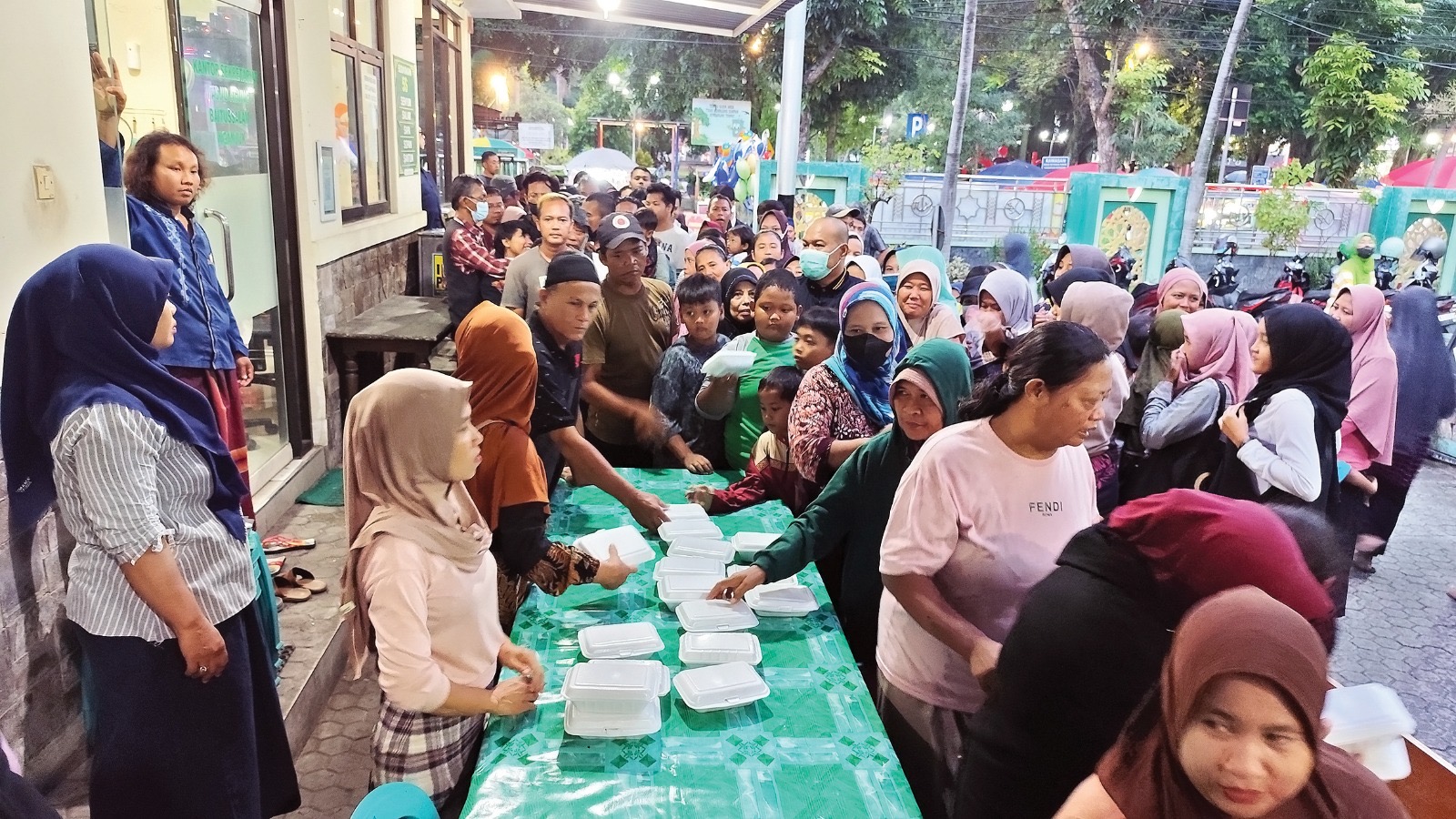 Berburu Takjil jadi Tradisi Warga Nganjuk saat Ramadan