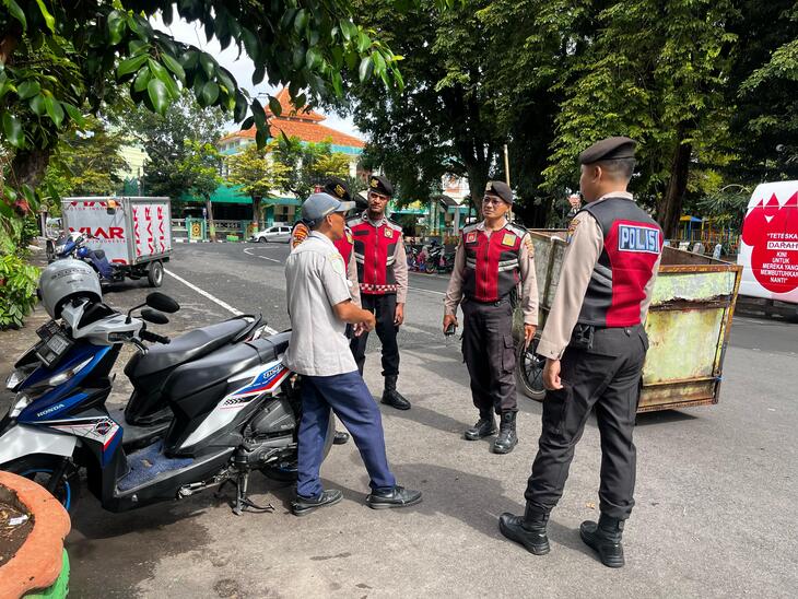 Polres Nganjuk Tertibkan Parkir Liar dan Ormas Nakal yang Bikin Resah Masyarakat