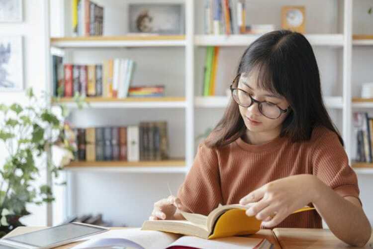 Membaca Novel Ternyata dapat Tingkatkan Kecerdasan Emosional, Mitos atau Fakta?