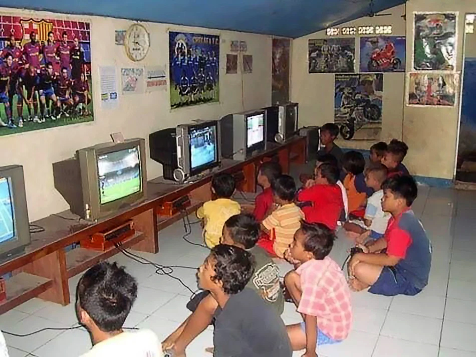 Ilustrasi rental Playstation 1 di Indonesia.