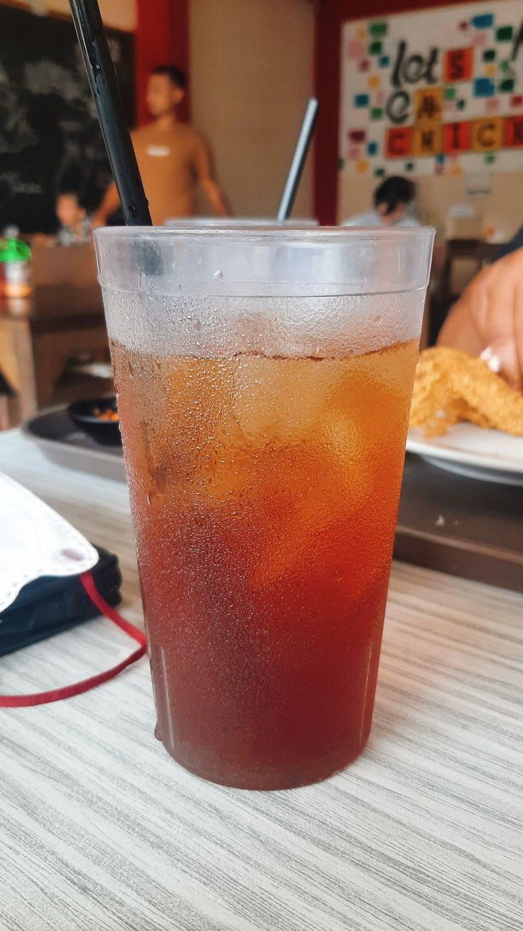 Jangan Langsung Minum Es Teh untuk Berbuka Puasa karena Bisa Begini