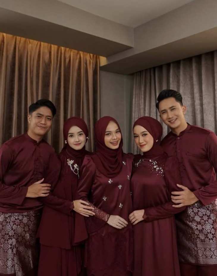 Jadi Tren Lebaran 2025, Tujuh Model Baju Ini Cocok dengan Warna Burgundy