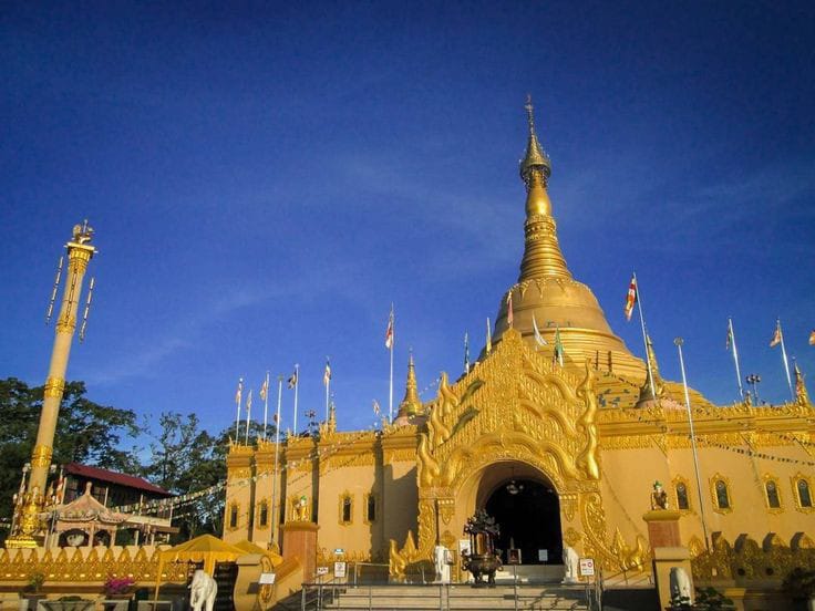 Merasakan Kedamaian di Pagoda Taman Alam Lumbini, Bisa Meditasi dan Rekreasi