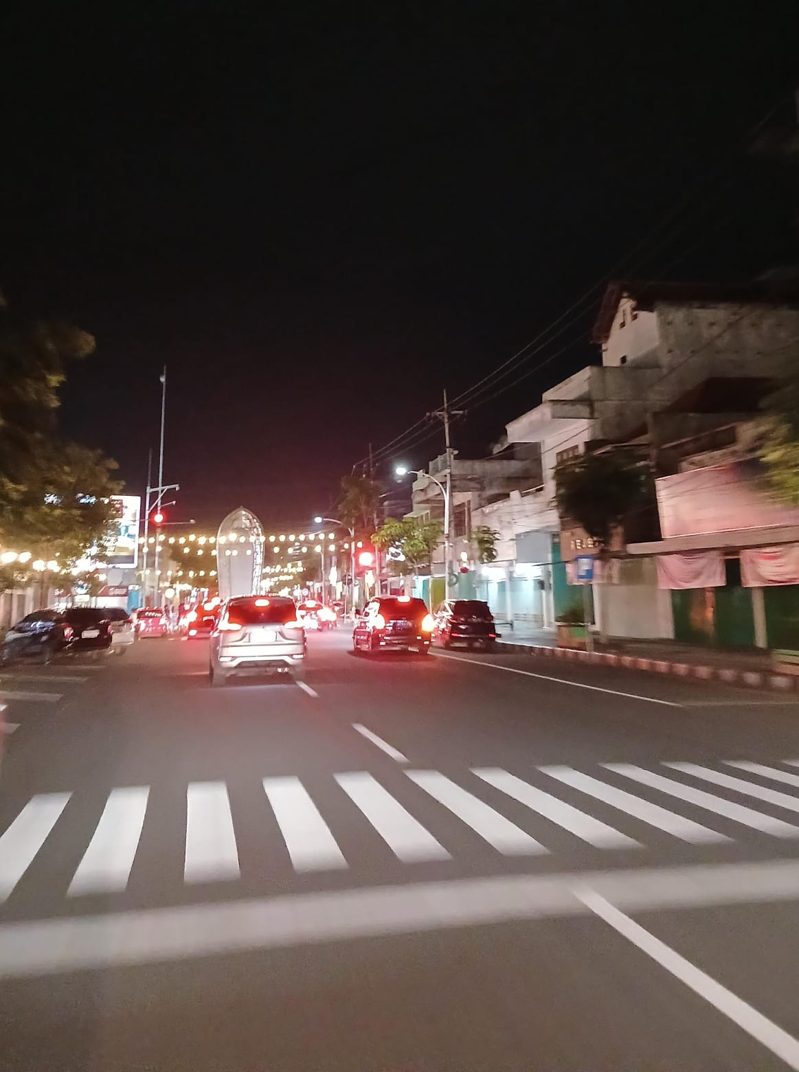 Ruas Jalan di Nganjuk Ini Glowing saat Malam Hari