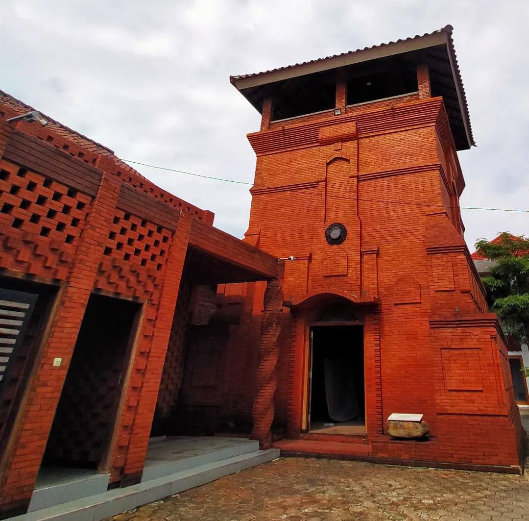 Mudik ke Nganjuk, Sempatkan Mampir ke Replika Menara Kudus Ini