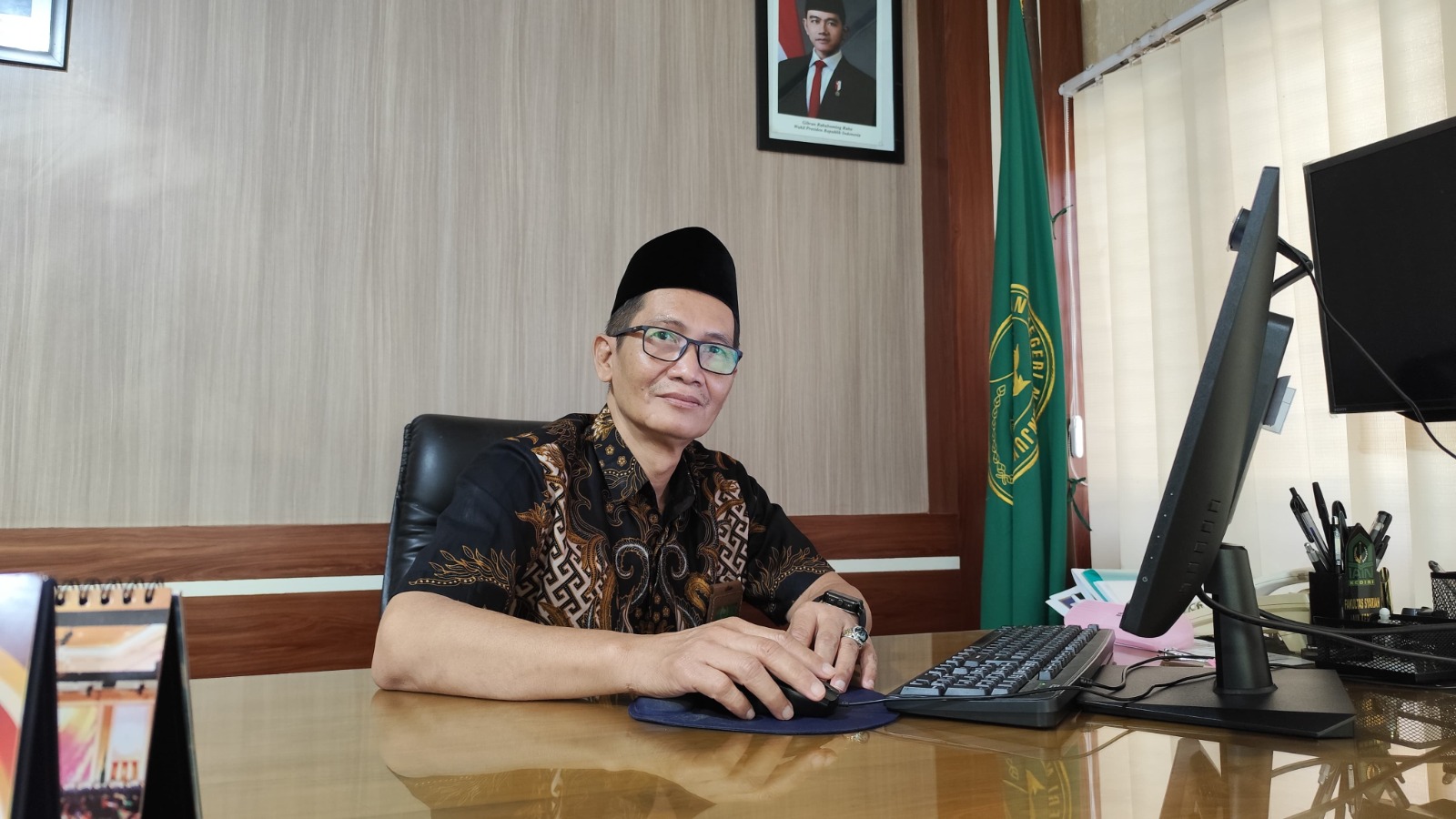 MUDIK: Ketua PN Nganjuk Jamuji. Dia memasak Soto Banjar bersama keluarga saat Lebaran.