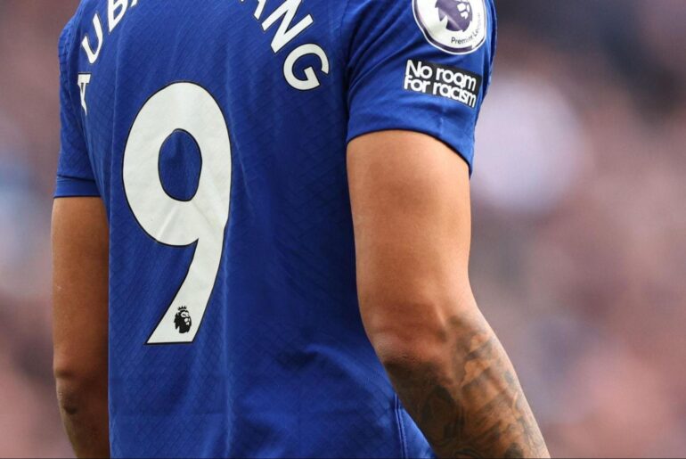 Pengguna nomor punggung 9 di Chelsea terkena kutukan sekadar mitos atau fakta.