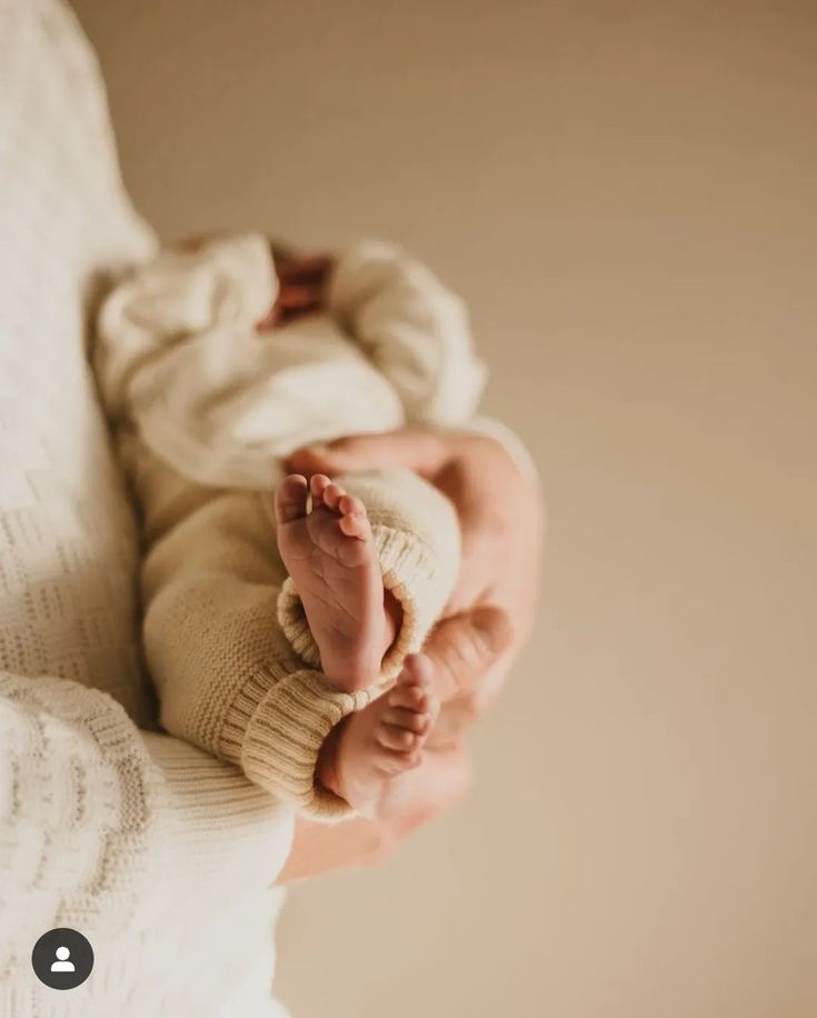 Jangan Asal! Ini Bahaya yang Bisa Kamu Tularkan Jika Mencium Bayi