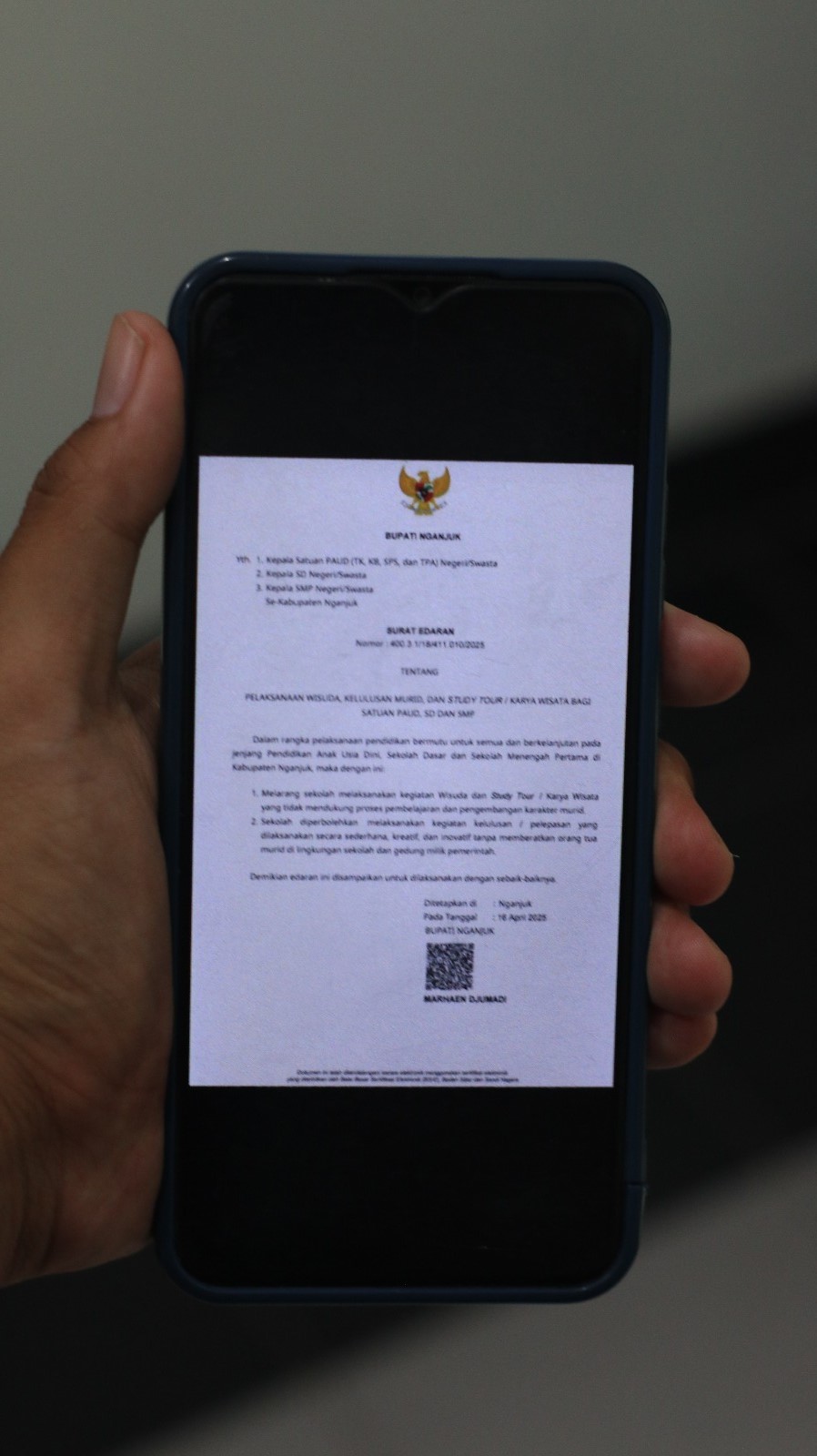 TEGAS: Surat edaran bupati tentang larangan wisuda dan study tour beredar kemarin. Dinas pendidikan akan lakukan sosialisasi.