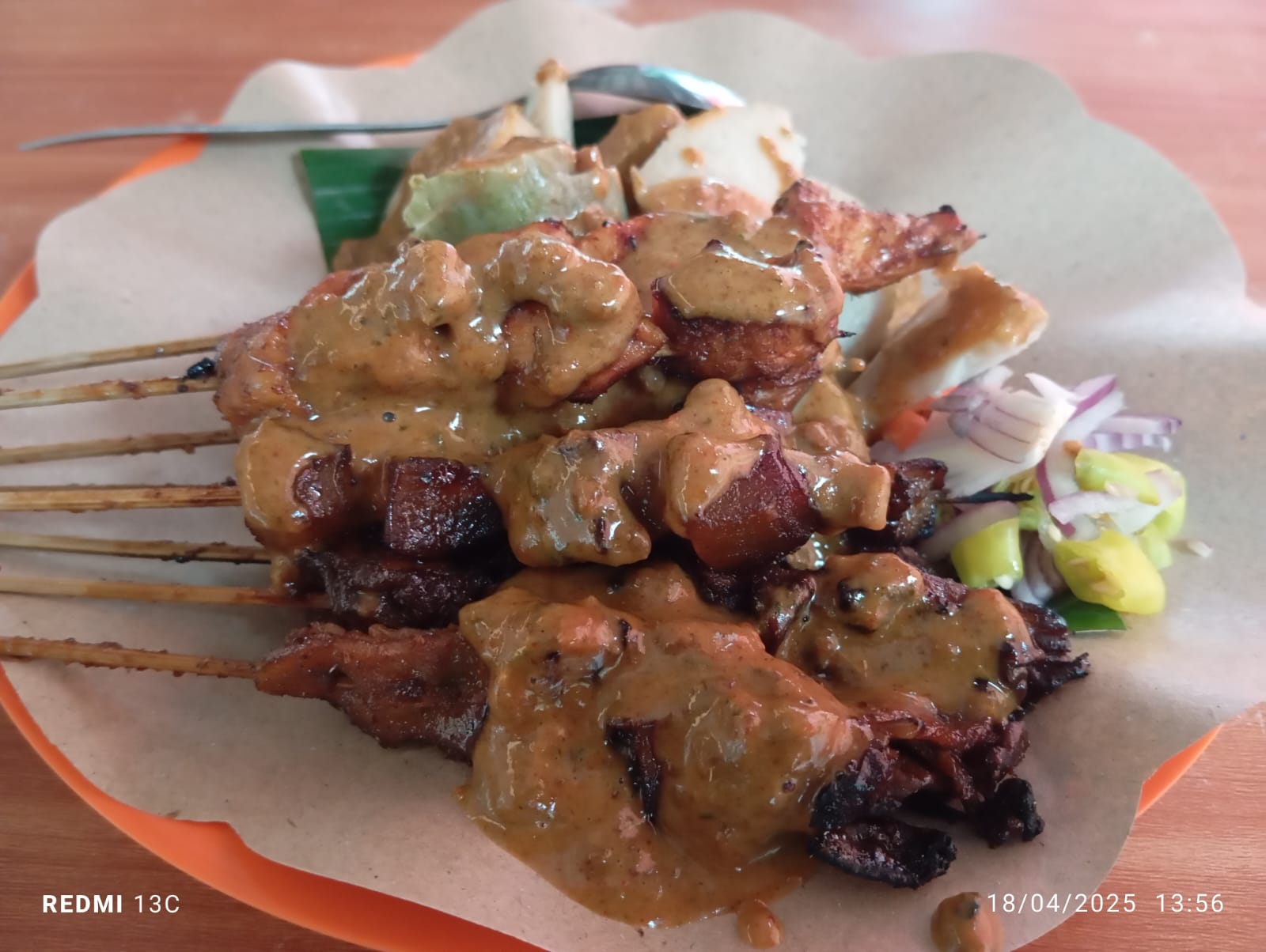 Warga Nganjuk Kaget Makan Sate Kere, Sapi, dan Ayam di Solo, Minumnya Gratis di Hari Ini