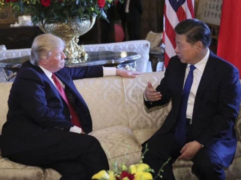 Presiden AS Donald Trump bersama Presiden Tiongkok Xi Jinping