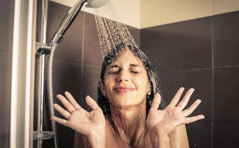 Fenomena "Shower Thoughts": Mengapa Ide Brilian Sering Muncul di Kamar Mandi?