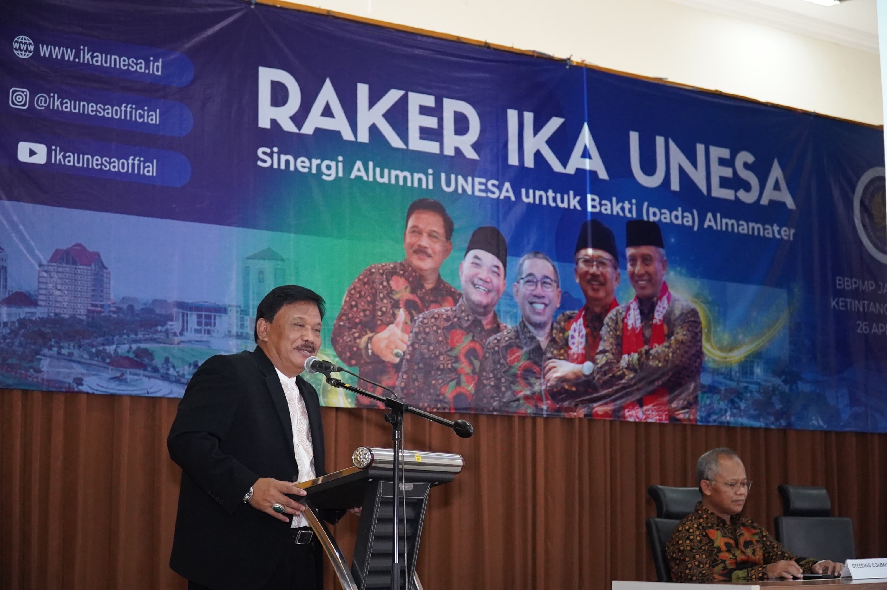 Ketua Harian IKA Unesa Surabaya Marhaen Djumadi Membuka Raker IKA Unesa Pusat, Ini Inovasinya