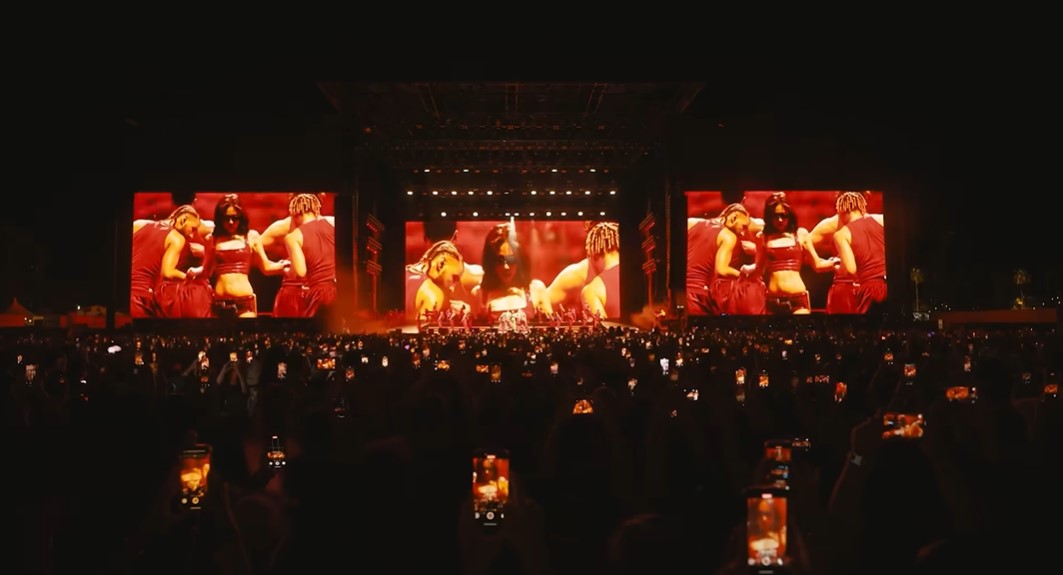 Tampil Memukau di Coachella, &lsquo;like JENNIE&rsquo; Kembali Masuk Billboard Hot 100