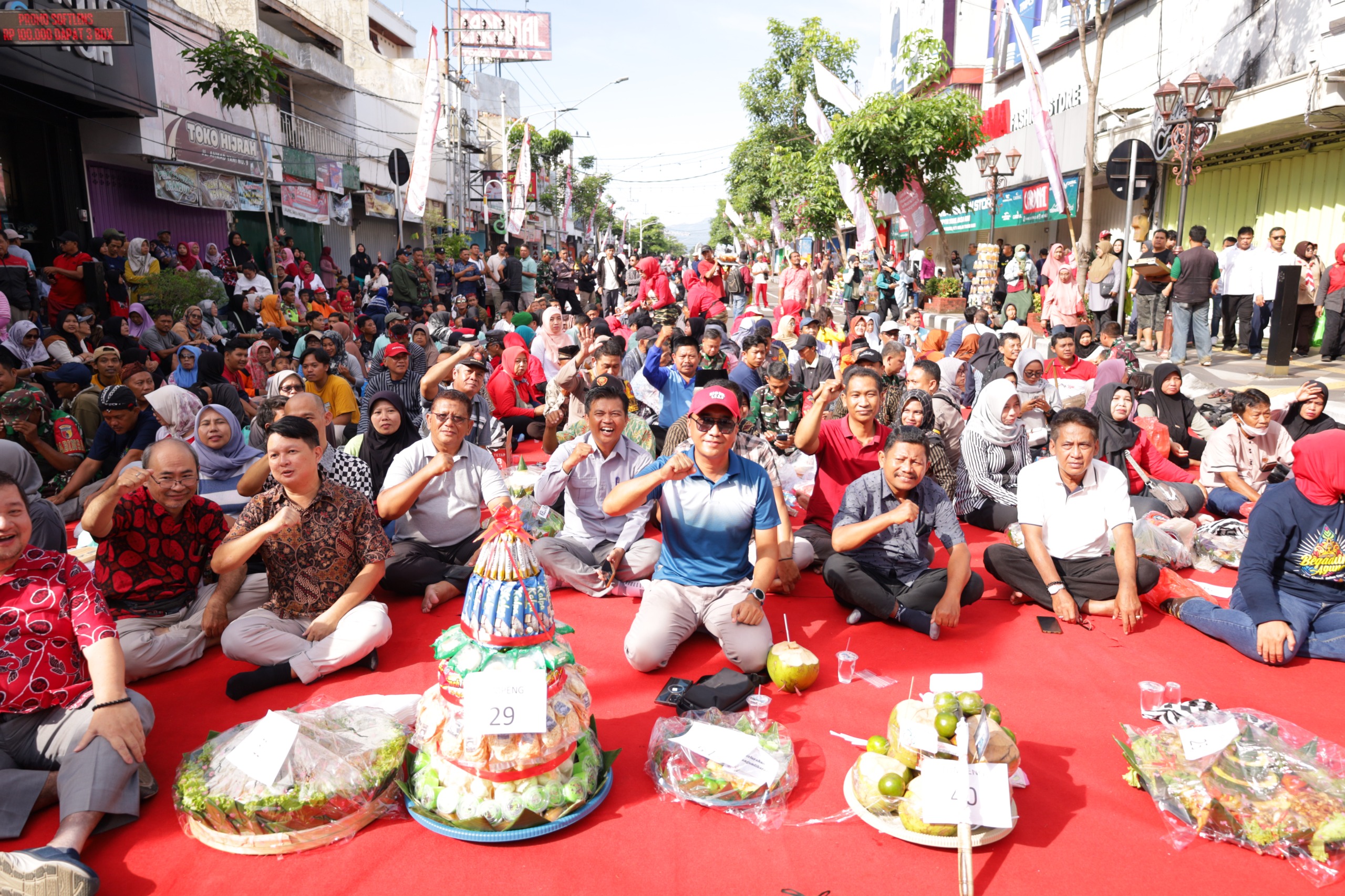Menakjubkan, Tasyakuran 1.088 Tumpeng Jadi yang Pertama Digelar di Nganjuk