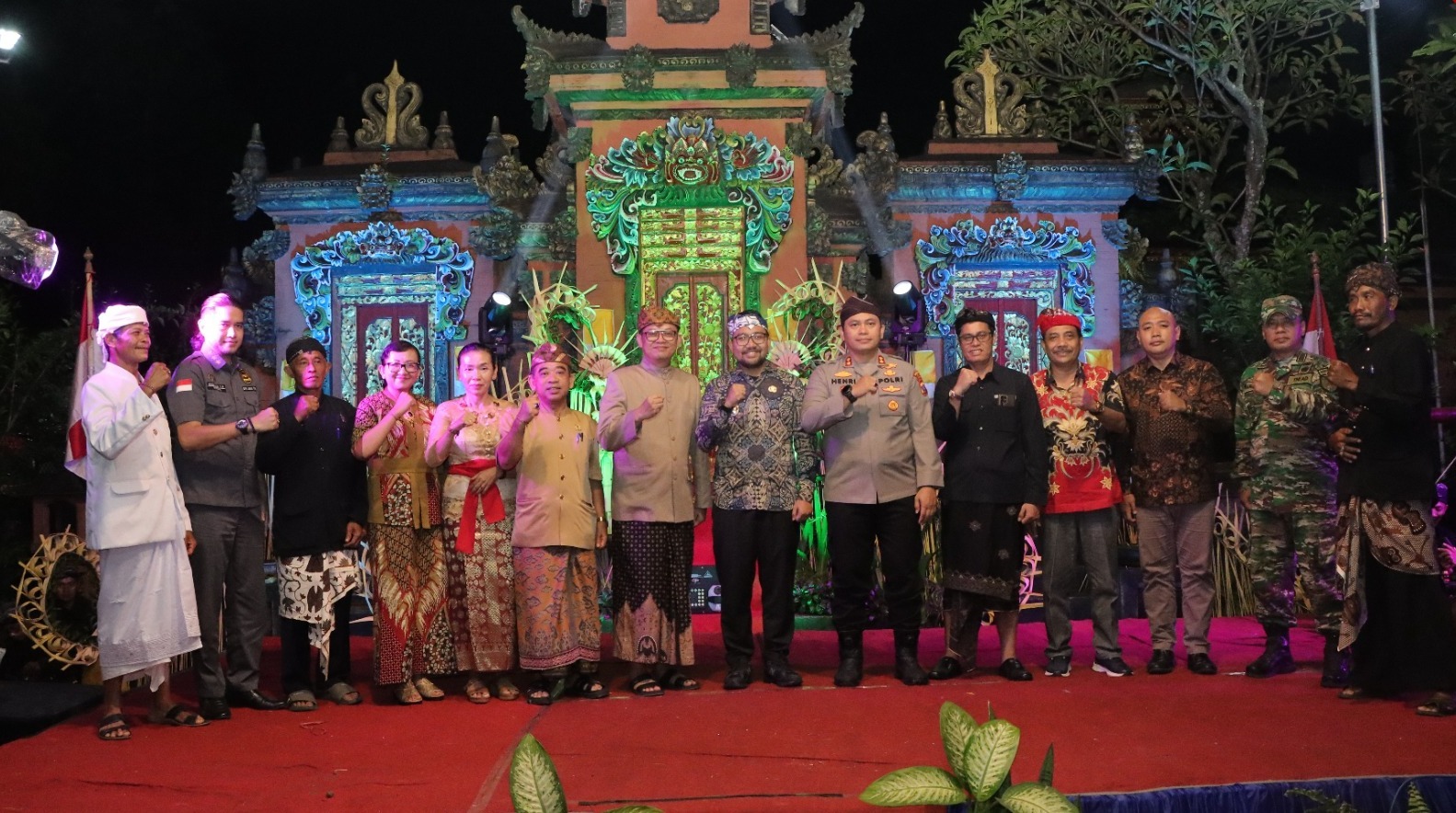 TOLERANSI UMAT BERAGAMA: Ketua DPRD Kabupaten Nganjuk Tatit Heru Tjahjono dan forkopimda menghadiri Upacara Dharma Santi dalama rangka penutupan hari Suci Nyepi Tahun Baru Saka 1947/2025 Masehi