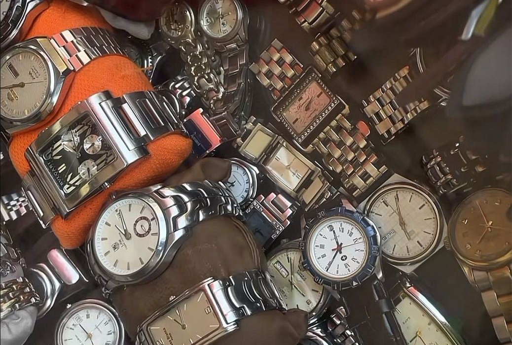 Dari Gucci Hingga Bulgari, Inilah 2 Spot di Surabaya Yang Wajib Dikunjungi untuk Thrifting Jam Tangan Vintage