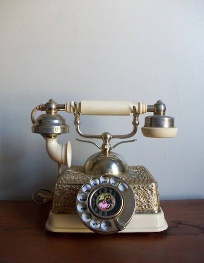 Pelopor telefon genggam pertama, Motorola.