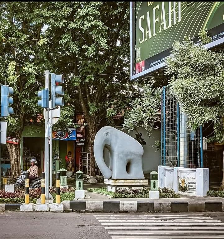 Patung Gajah Mungkur Gresik Rp 1 Miliar yang Viral Kini Mulai Rusak