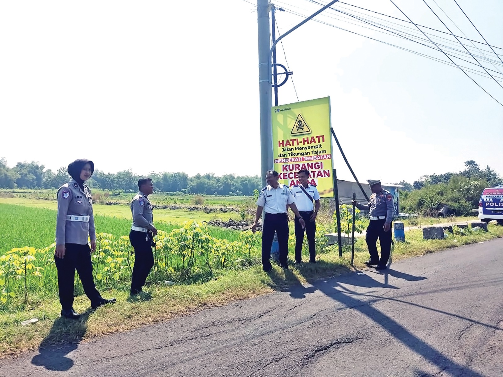 Polisi Pasang Banner Imbauan di Lokasi Kecelakaan Sugihwaras
